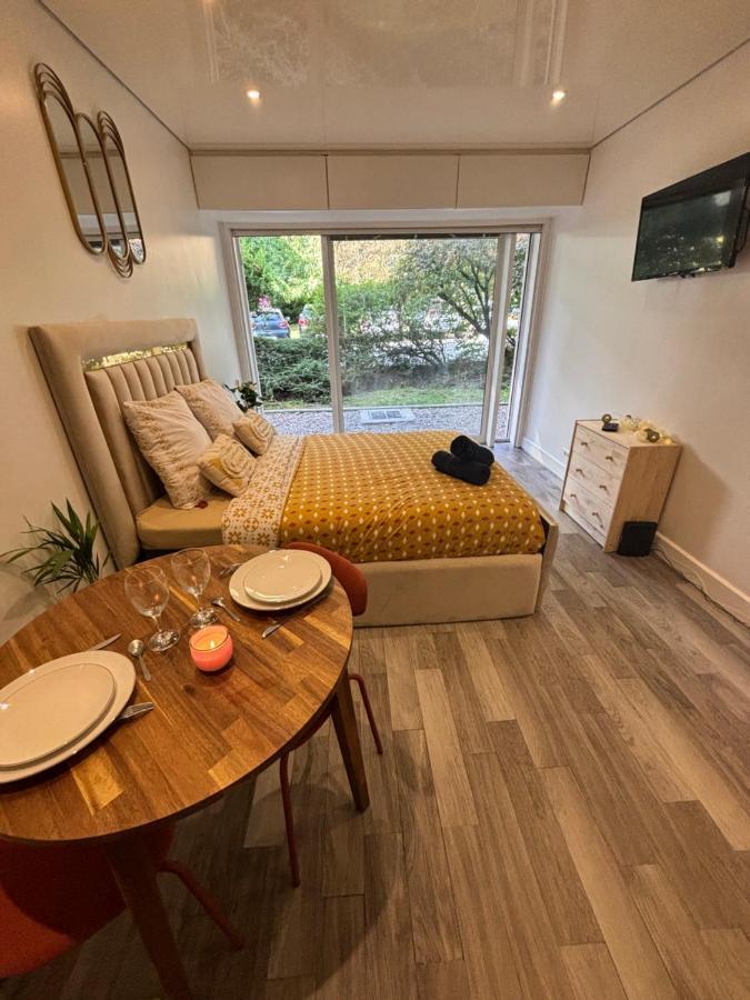 Apartamento Ecrin De Verdure Au Chesnay Et Parking Gratuit Le Chesnay  Exterior foto